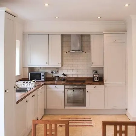 Holiday home Kelston Townhouse *