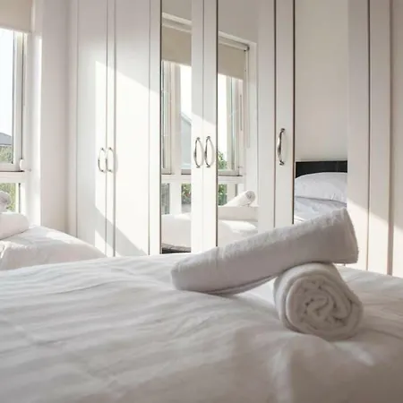 Holiday home Kelston Townhouse