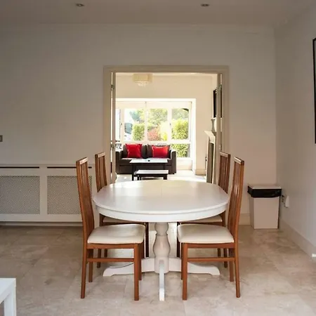 Kelston Townhouse Holiday home Foxrock
