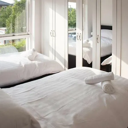 Kelston Townhouse *