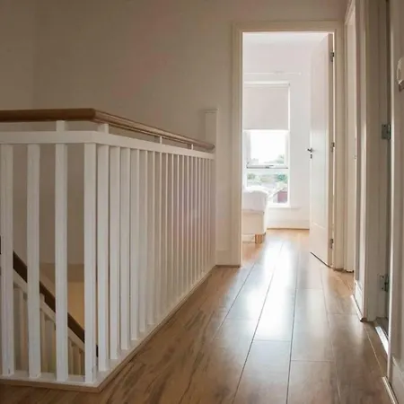 Holiday home Kelston Townhouse *