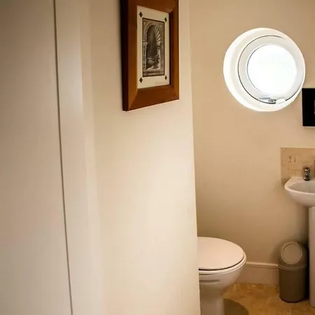 Kelston Townhouse Holiday home