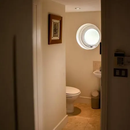 Kelston Townhouse *
